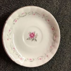 Royal Swirl Fine China 6 piece setting